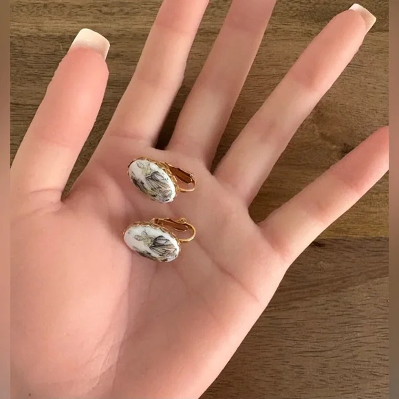 Vintage Fragonard Style Porcelain Courting Couple Clip-On Earrings - Picture 4 of 7